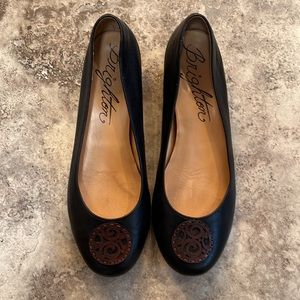 Brighton women’s black flat leather loafer shoes size 10m